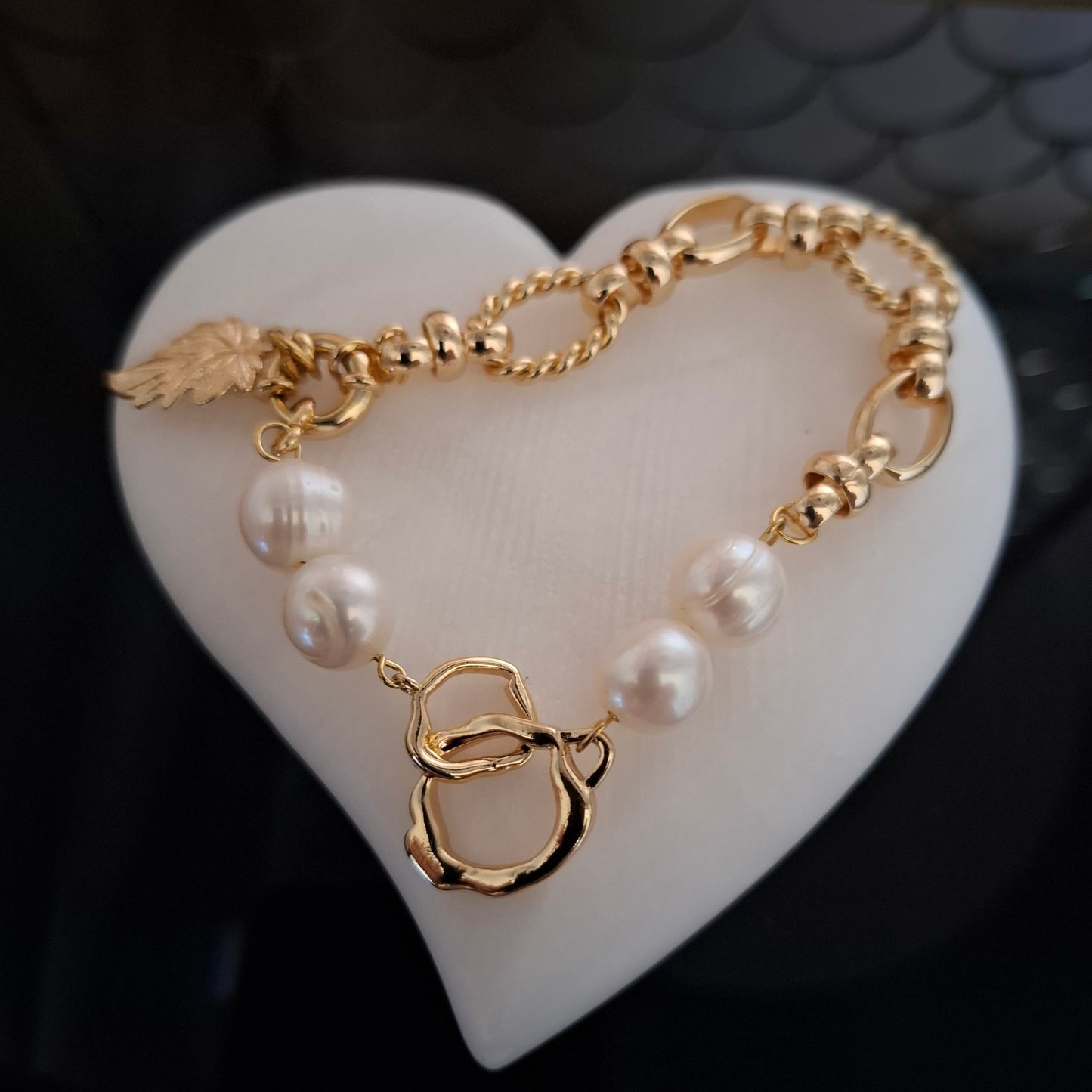 Freshwater white Baroque pearl gold bracelet