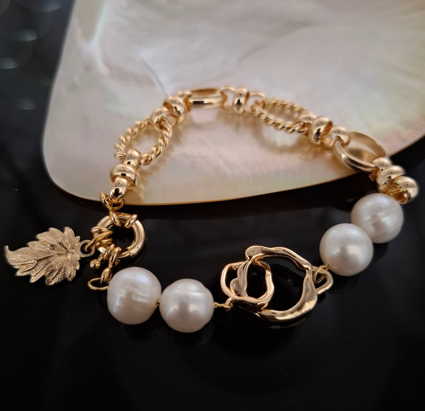 Freshwater white Baroque pearl gold bracelet