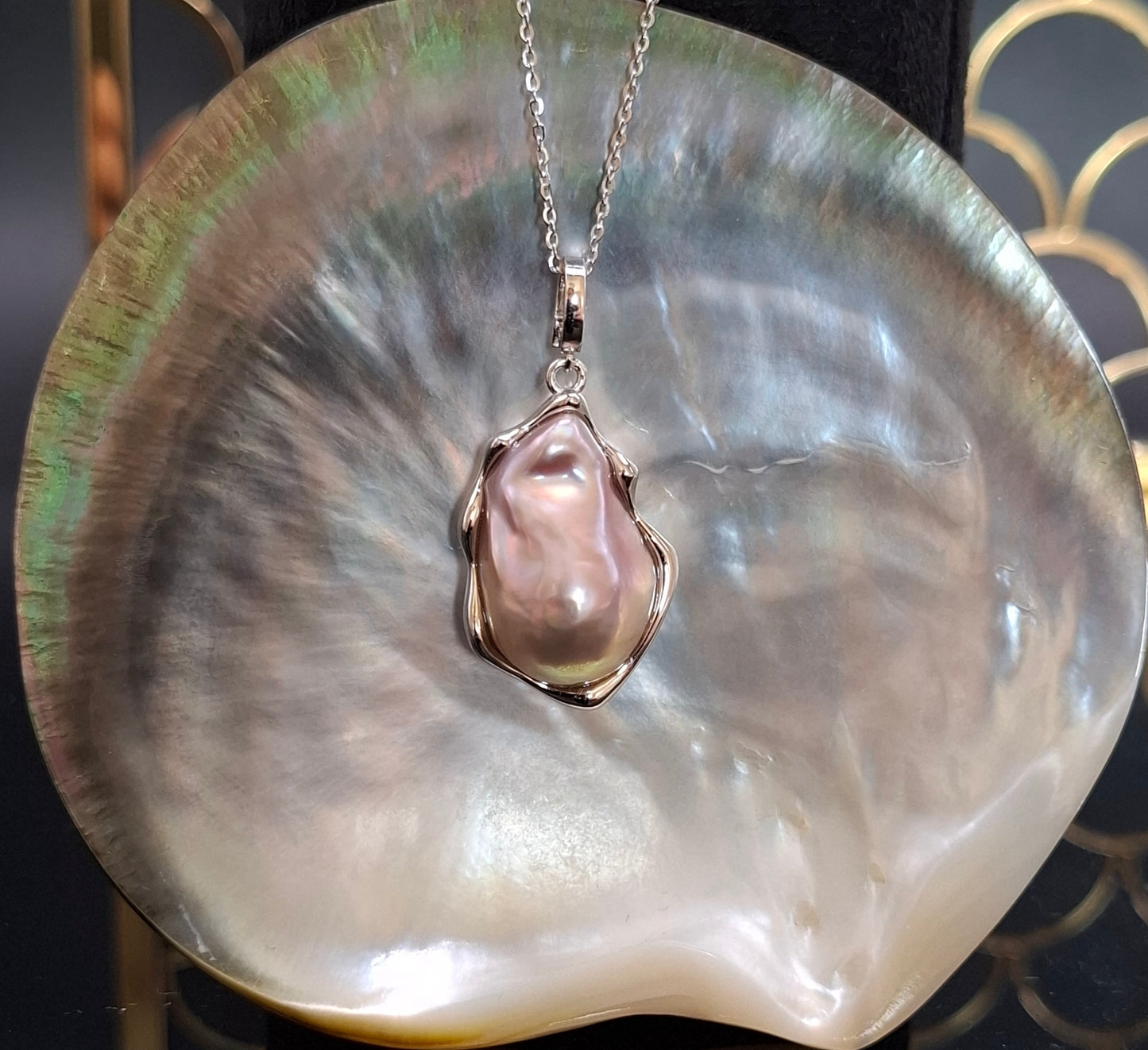 Natural Rainbow Baroque pearl pendant