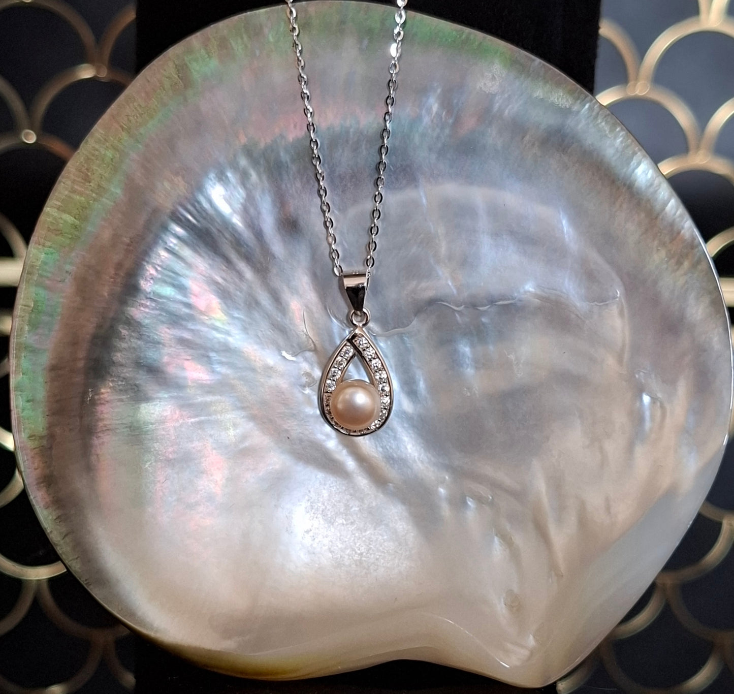Freshwater pink pearl pendant necklace