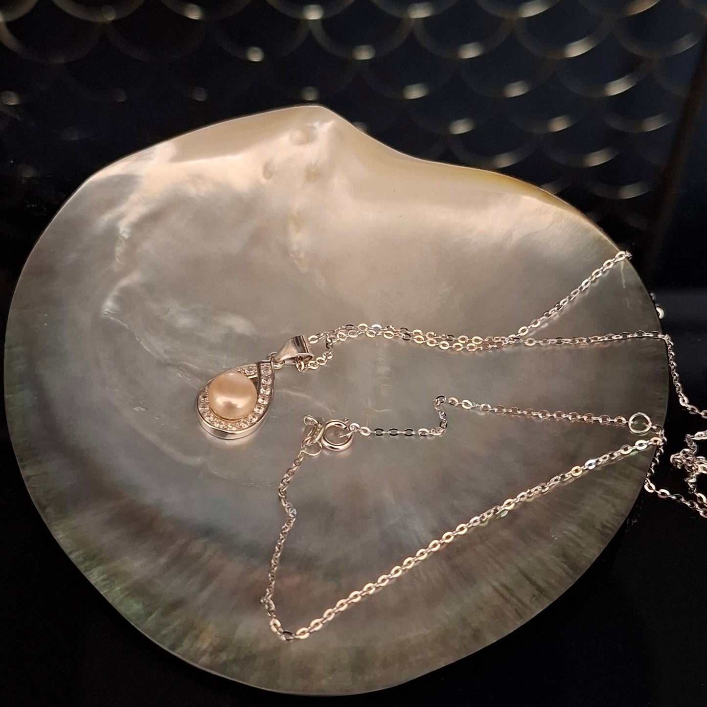 Freshwater pink pearl pendant necklace