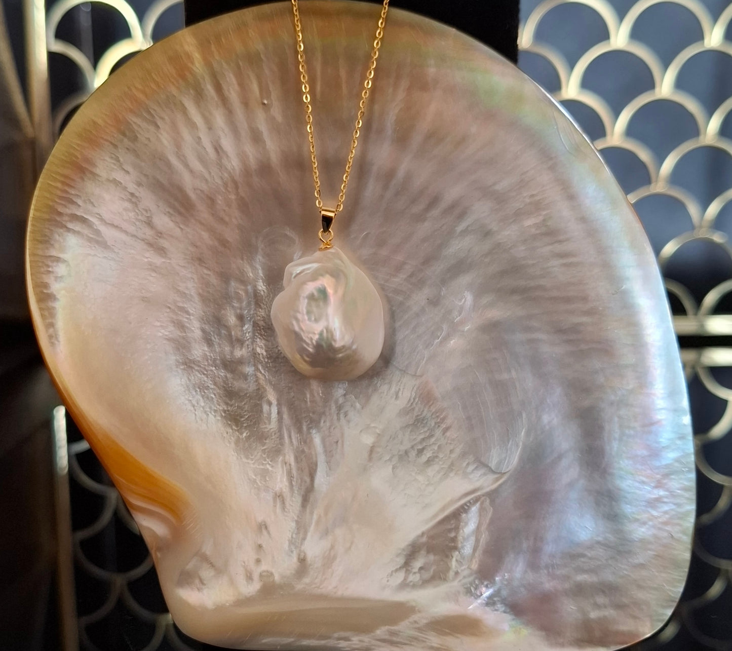 Big baroque pearl necklace
