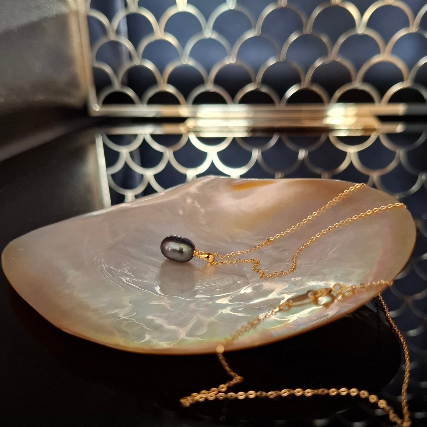 Freshwater black pearl pendant necklace