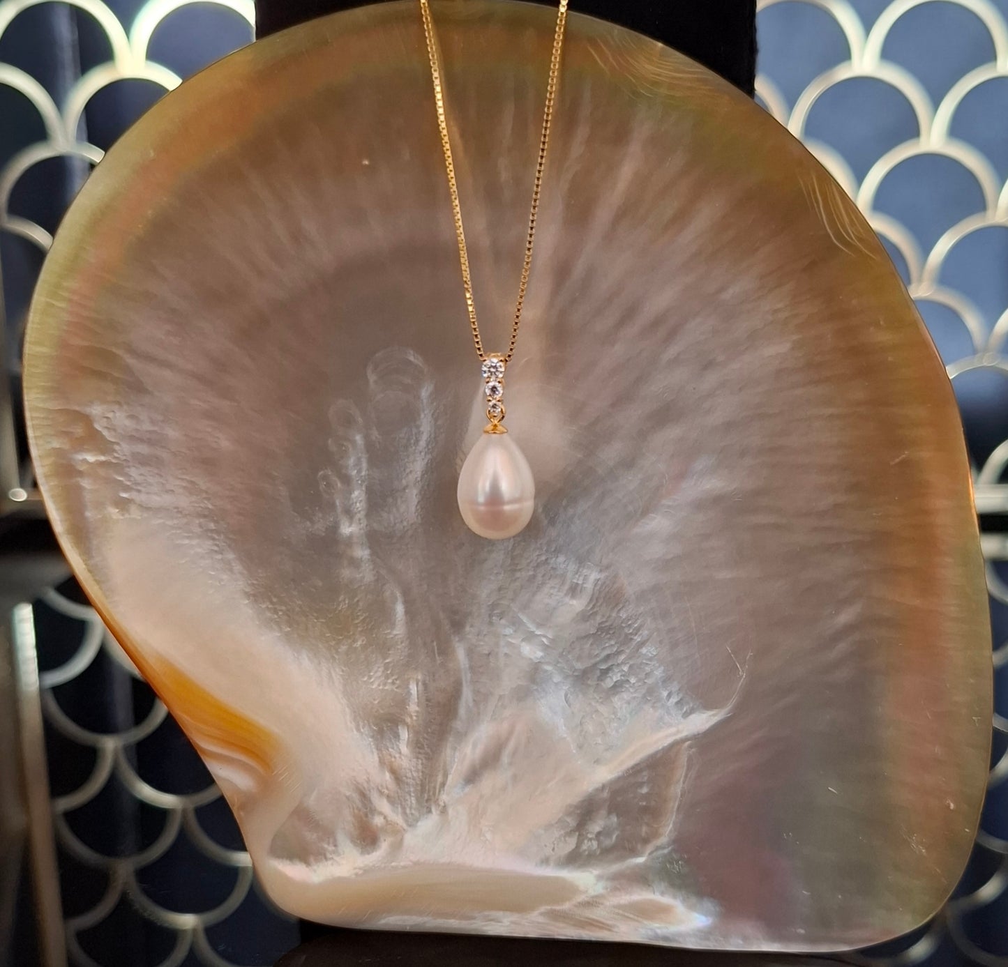 Freshwater white gold pendant