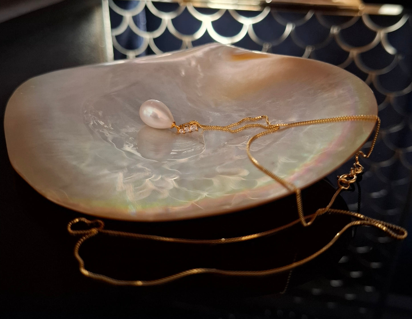 Freshwater white gold pendant