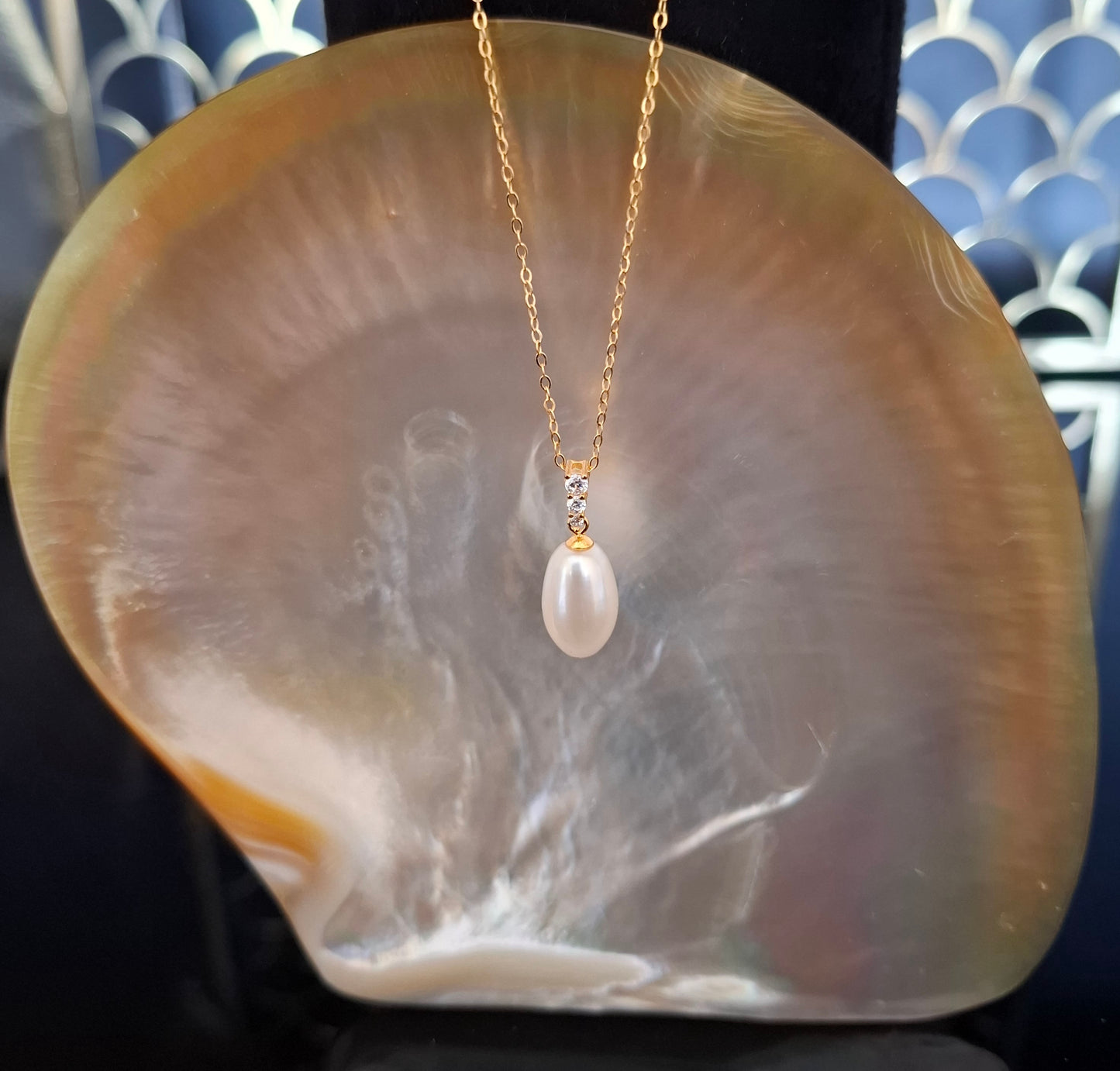 Freshwater rice pearl gold pendant