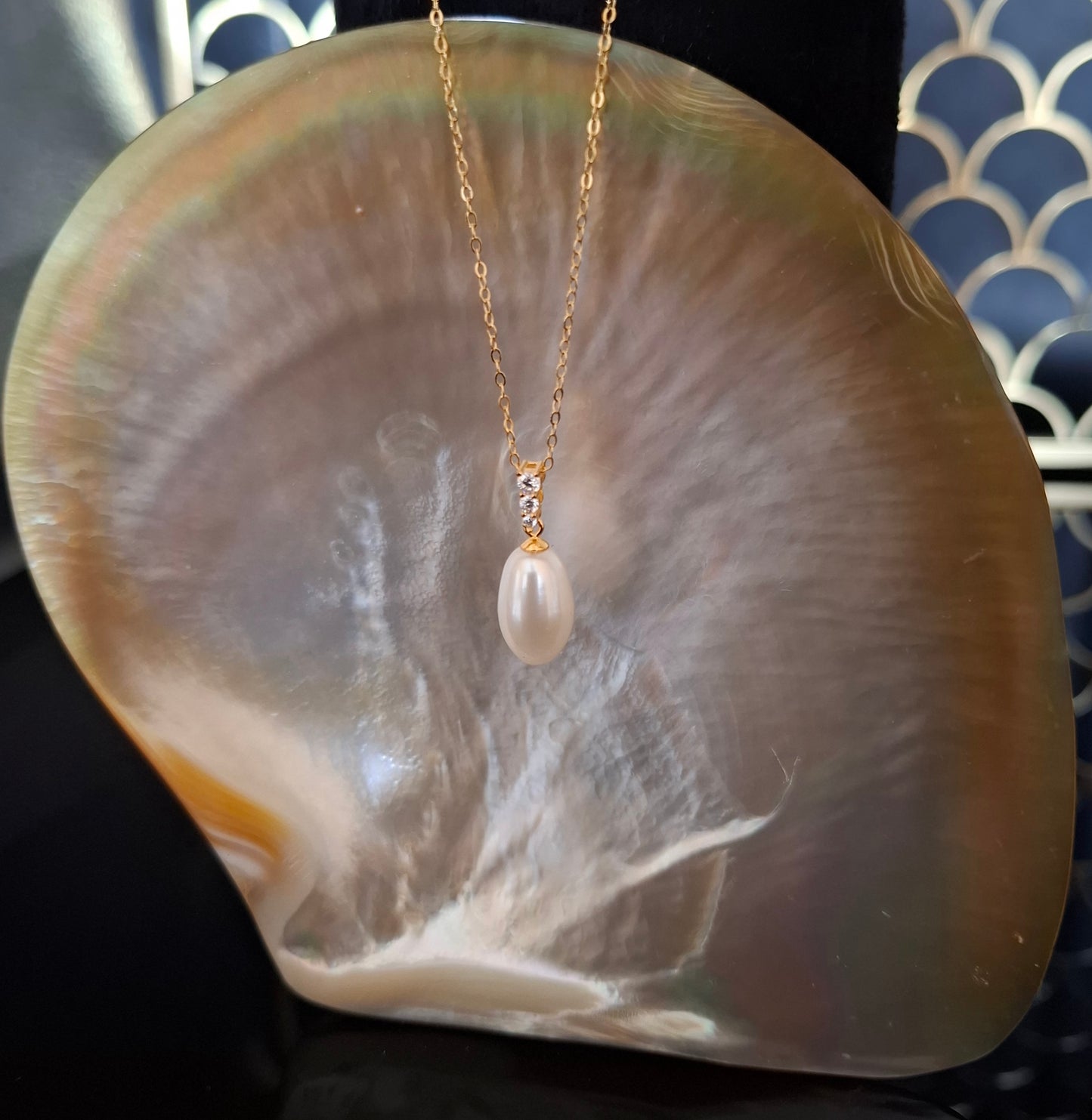 Freshwater rice pearl gold pendant