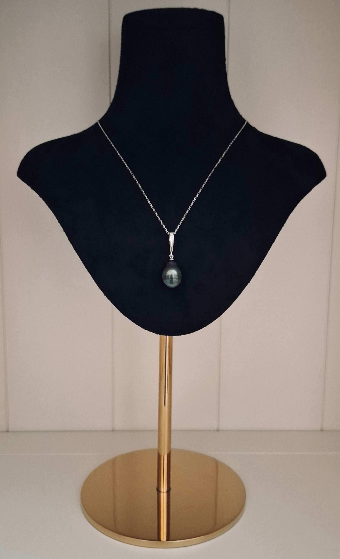 Tahitian pearl necklace
