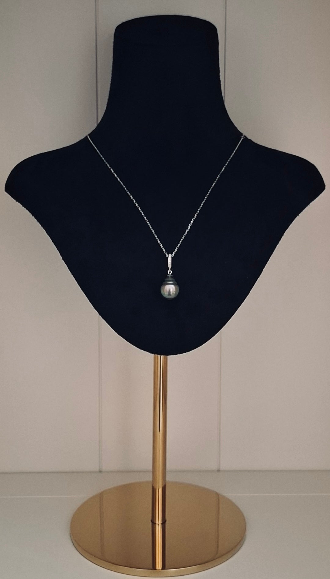 Tahitian pearl necklace