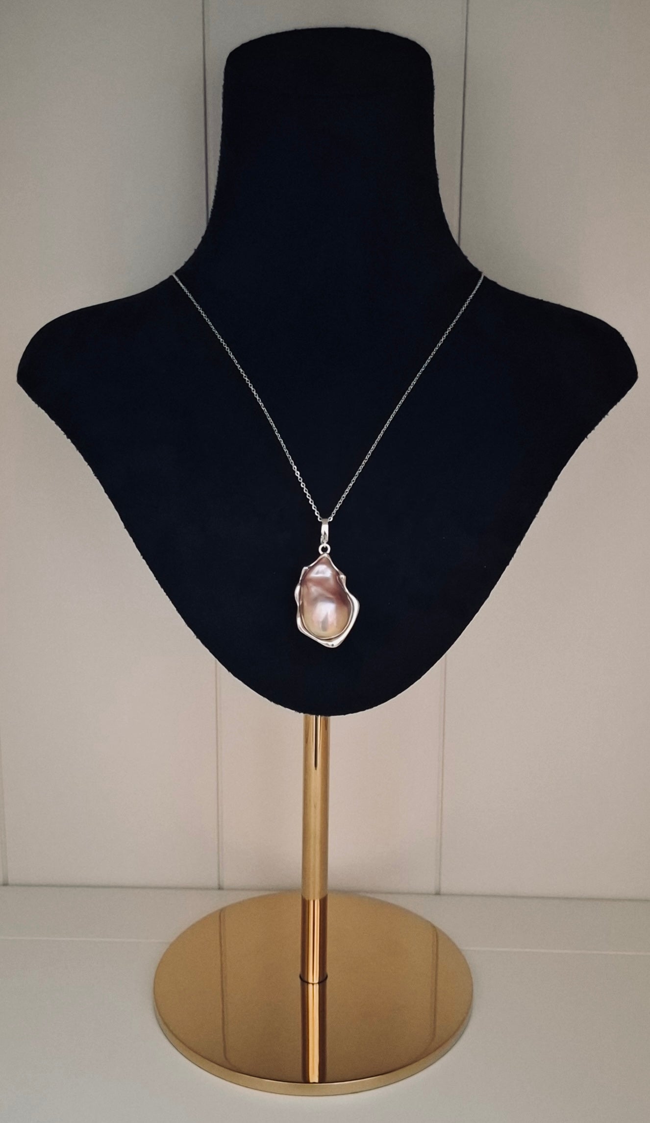Natural Rainbow Baroque pearl pendant