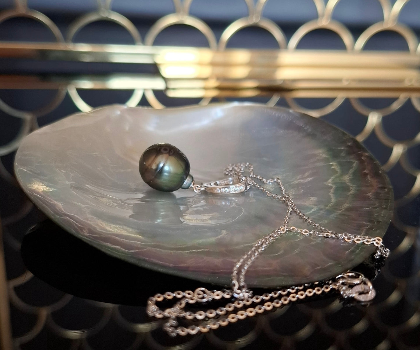 Tahitian round pearl pendant necklace
