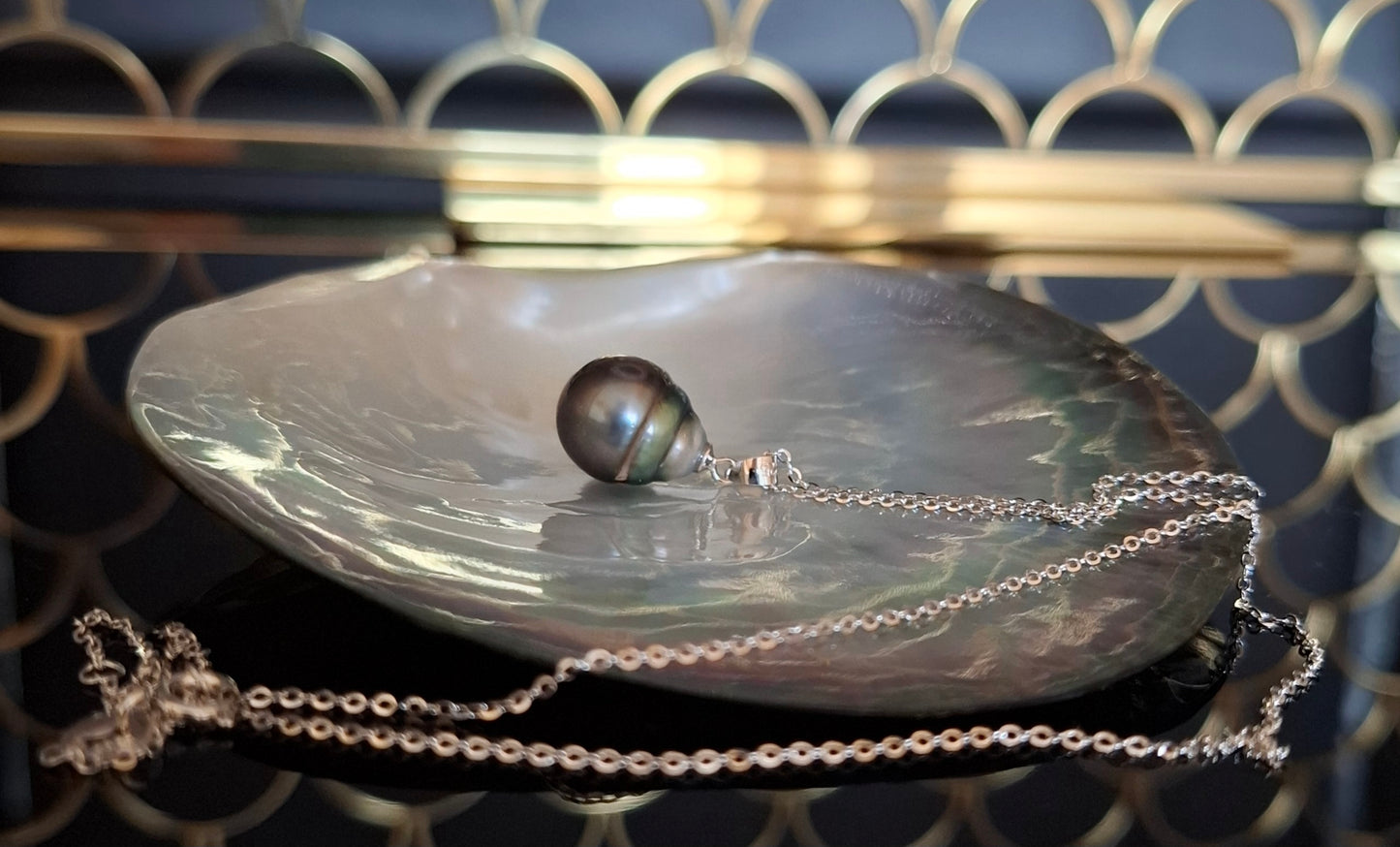 Tahitian drop pearl pendant