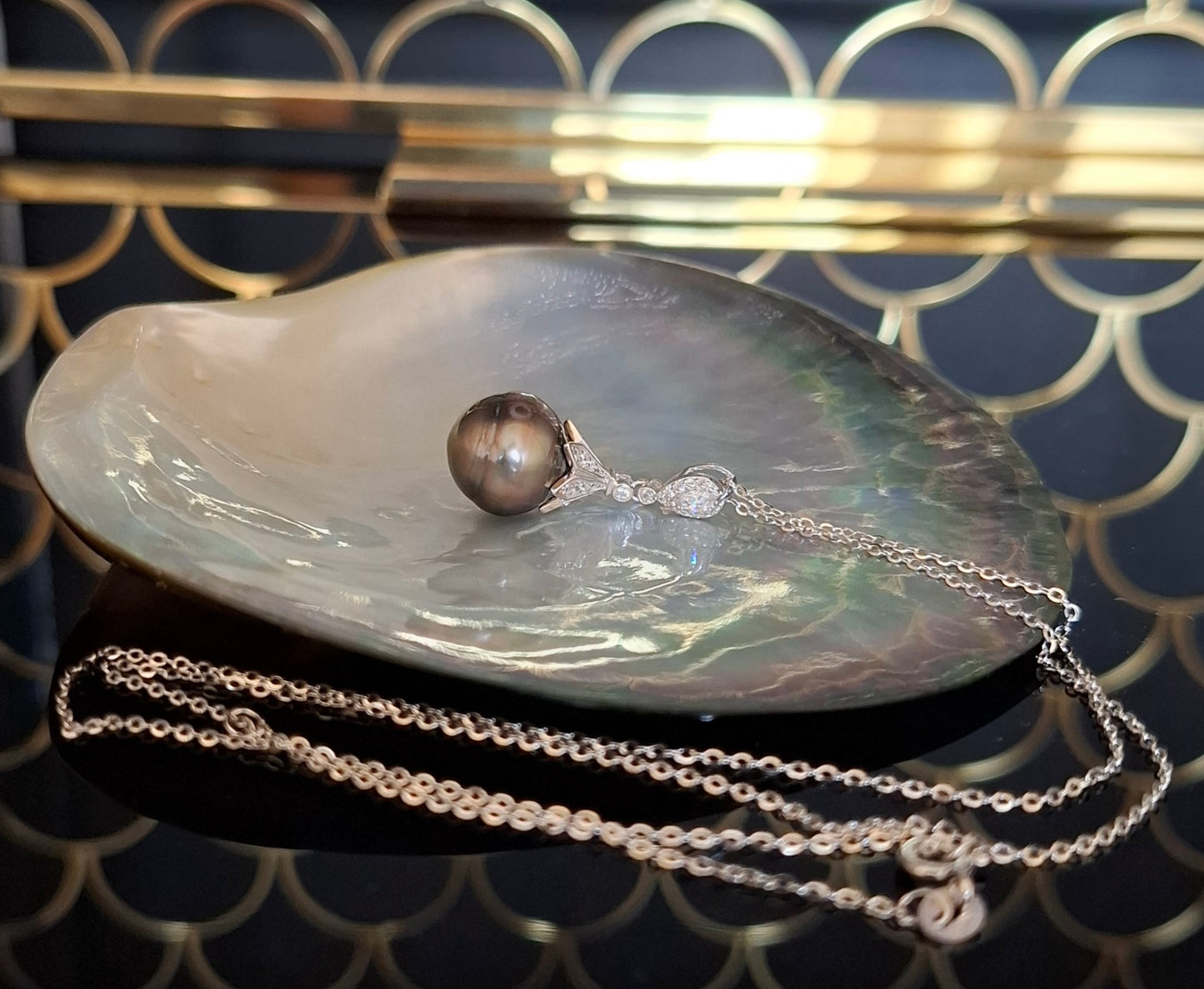 Tahitian round pearl pendant necklace