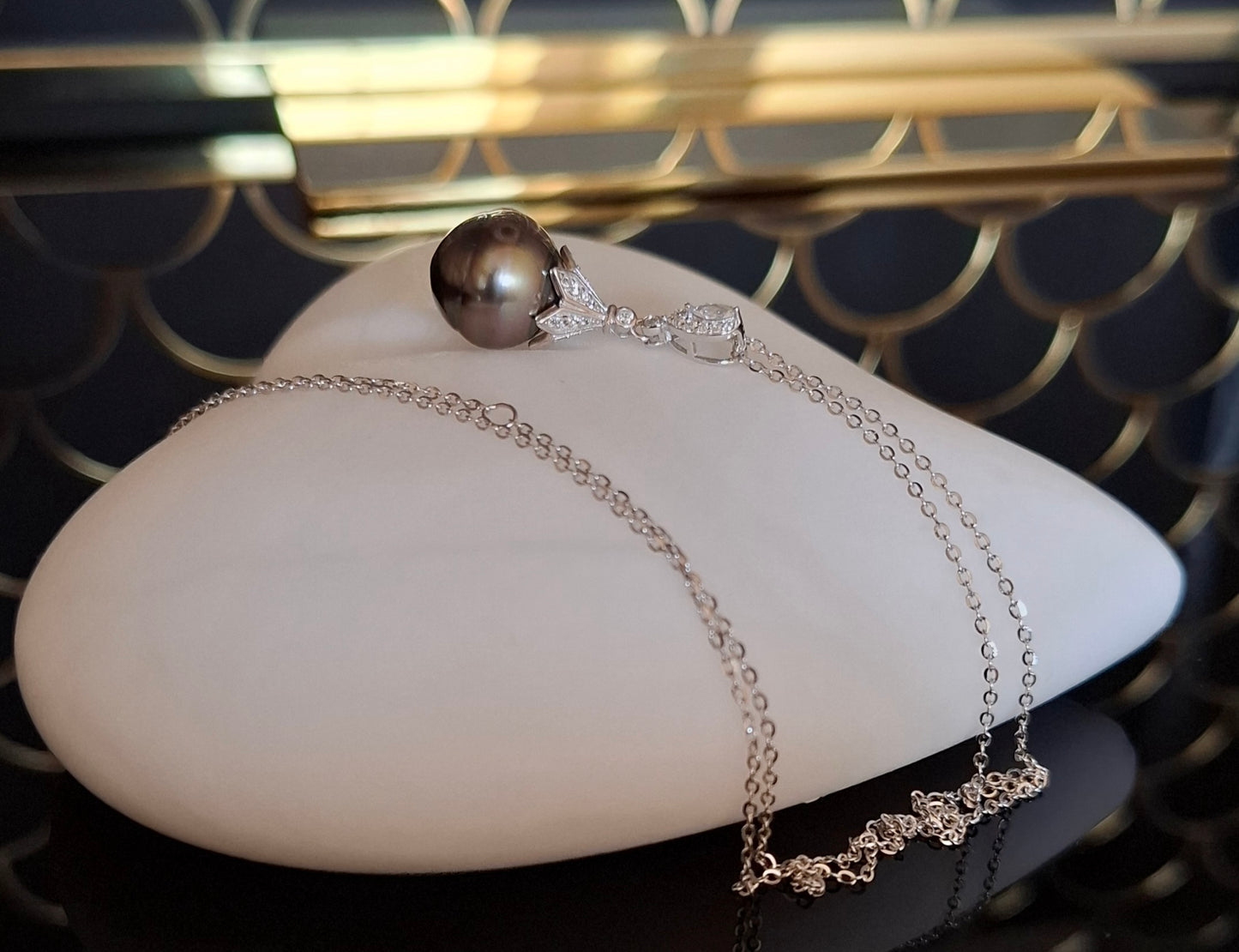 Tahitian round pearl pendant necklace