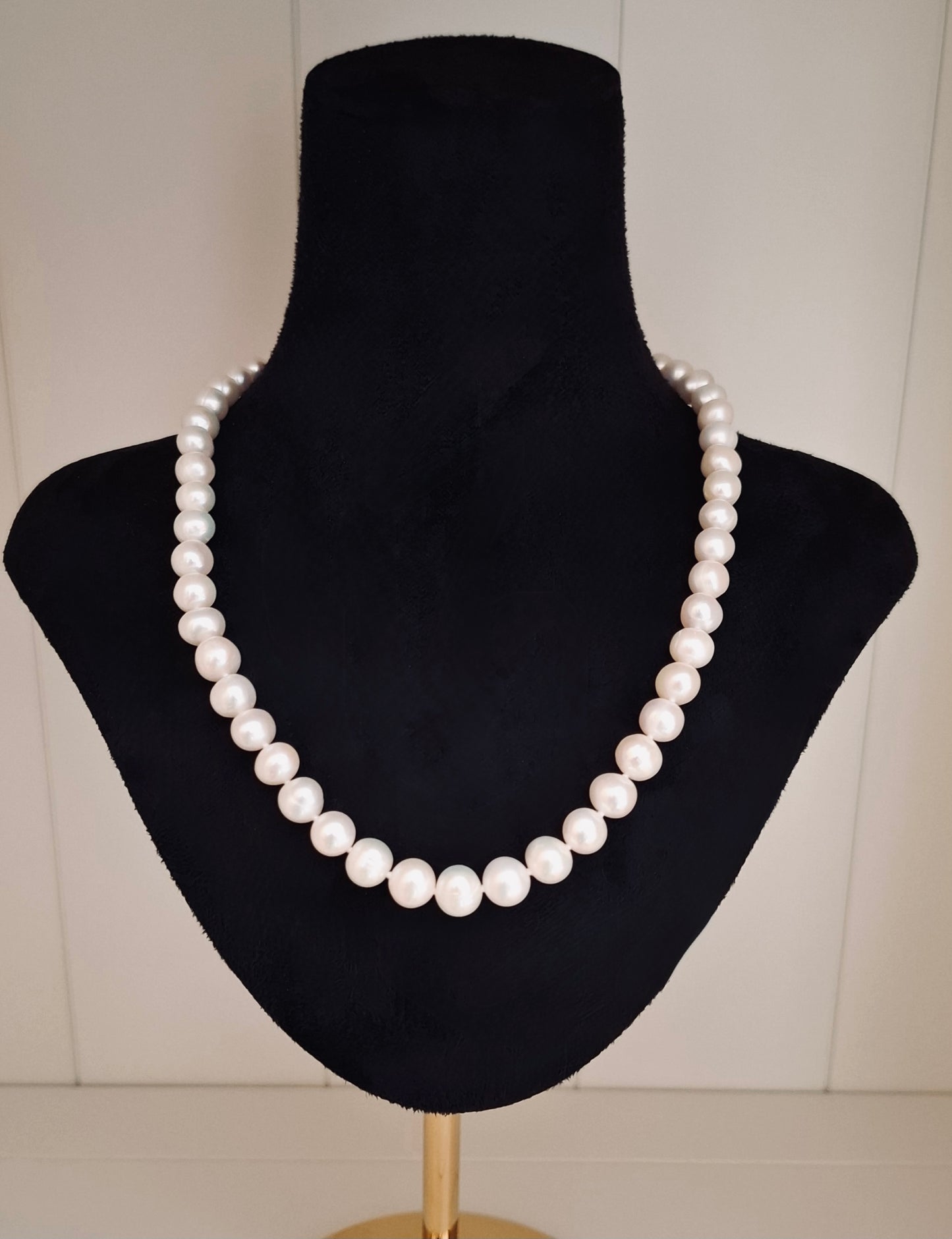 Freshwater near round pearl necklace