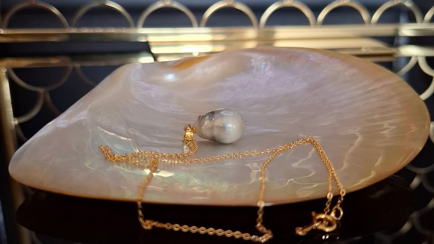 Tahitian 13mm drop pendant