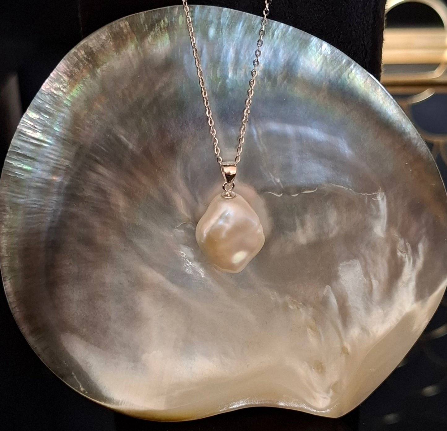 Freshwater Keshi pearl pendant necklace