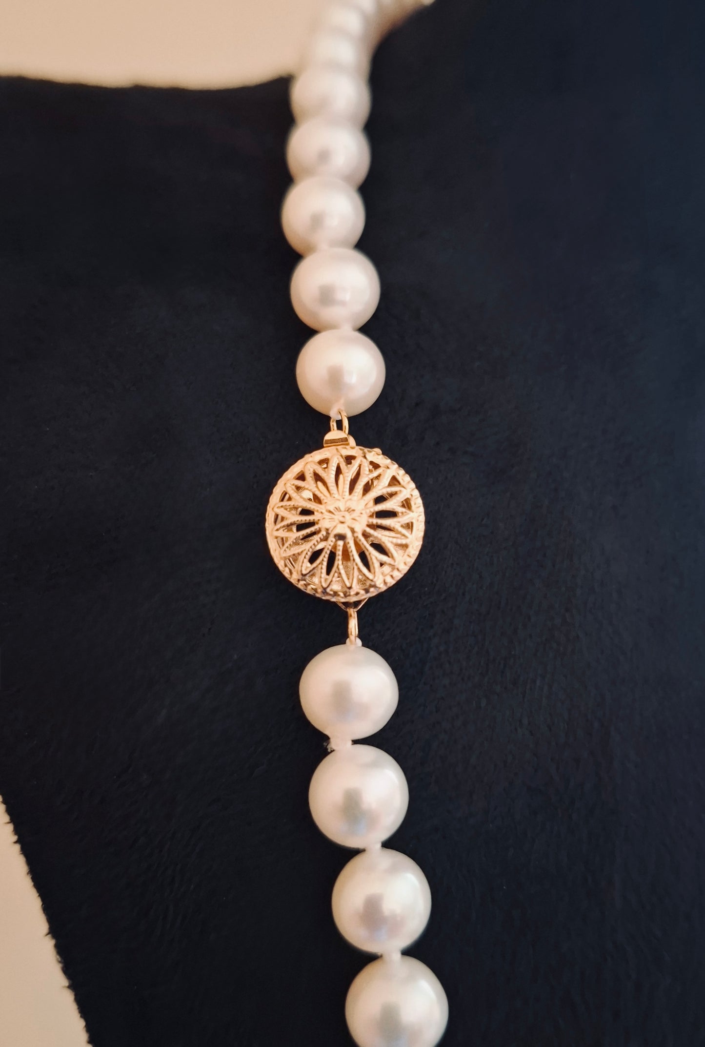 Freshwater white pearl necklace with filigree clasp