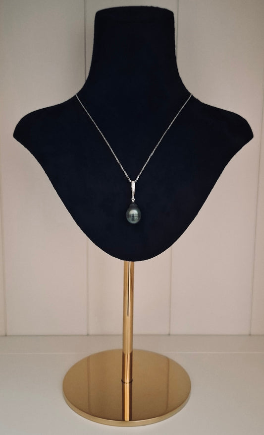 Tahitian pearl necklace