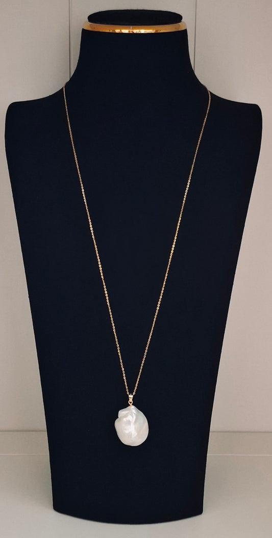 Big baroque pearl necklace