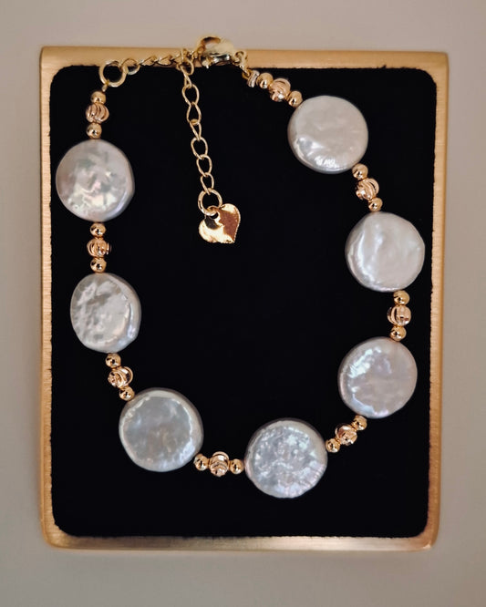 White coin pearl bracelet