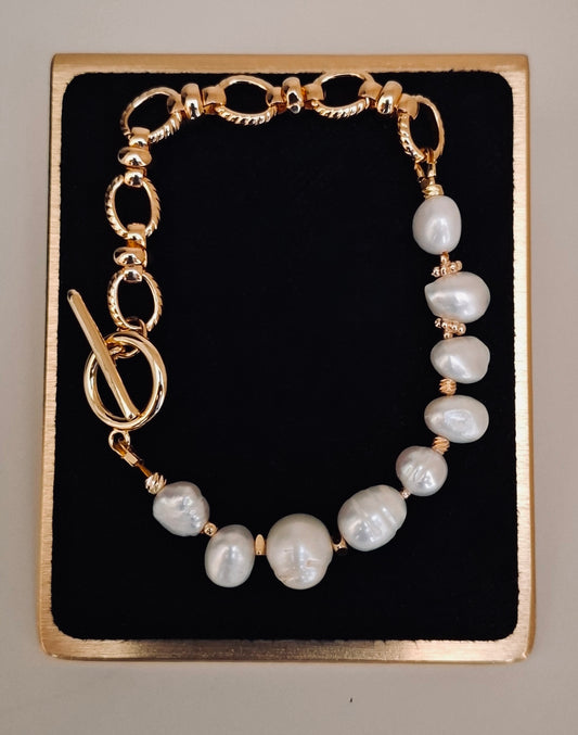 Freshwater baroque pearl bracelet