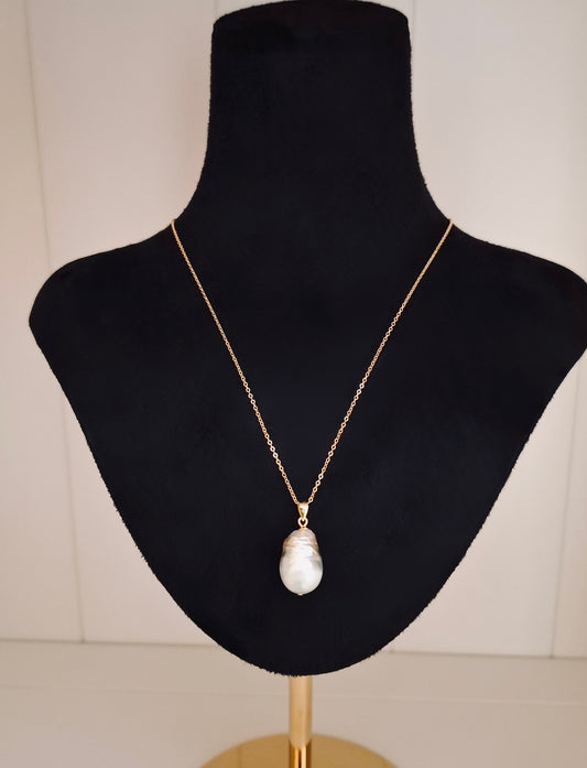 Tahitian 13mm drop pendant